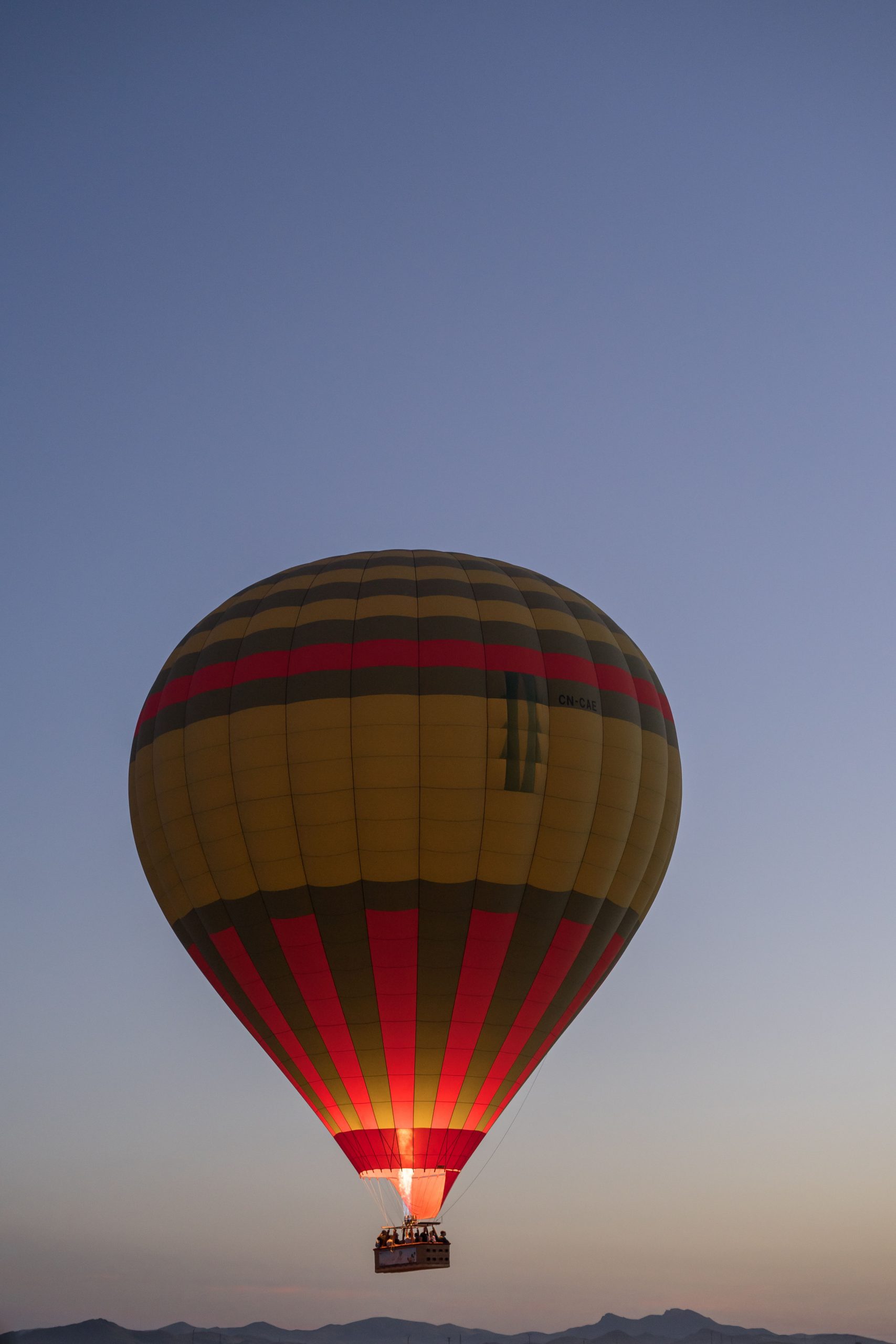 Hot air balloon departing 